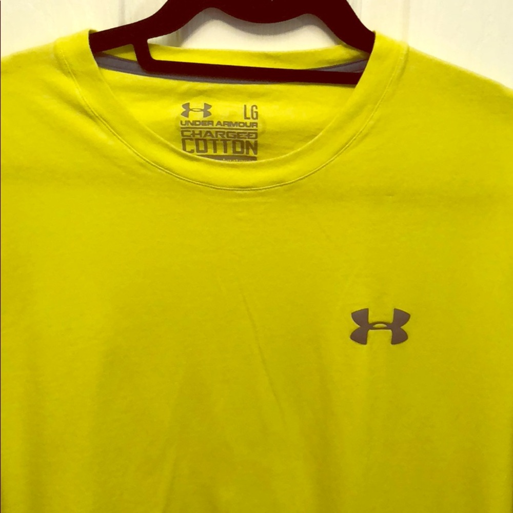 Under armor heatgear. Loose fit.